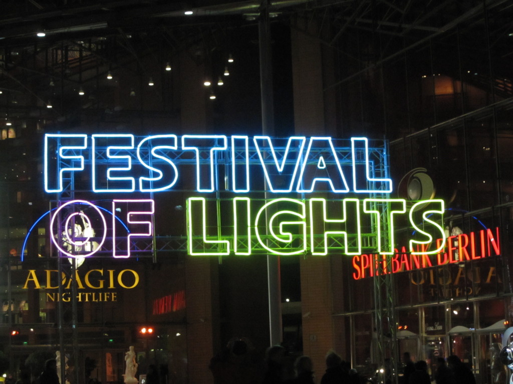 Scaled image 00_festival_of_lights.jpg 